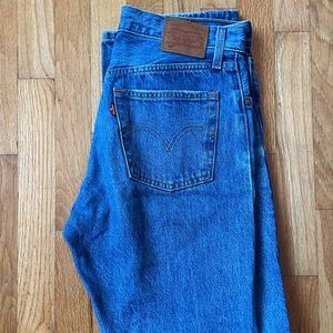 Levi’s 501 Straight Leg High Waisted Jeans Sz 27